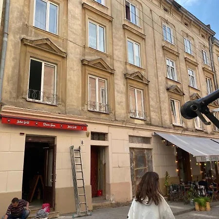 для великої компанї в центрі міста Lviv