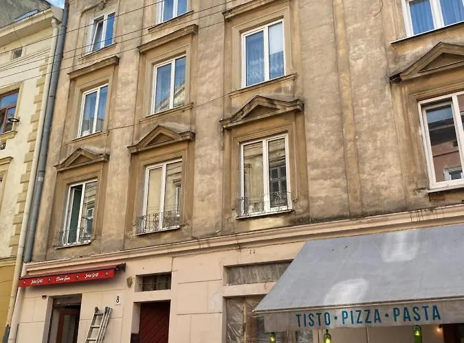 для великої компанї в центрі міста