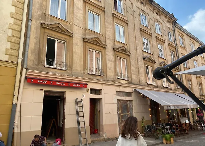 для великої компанї в центрі міста Lvov